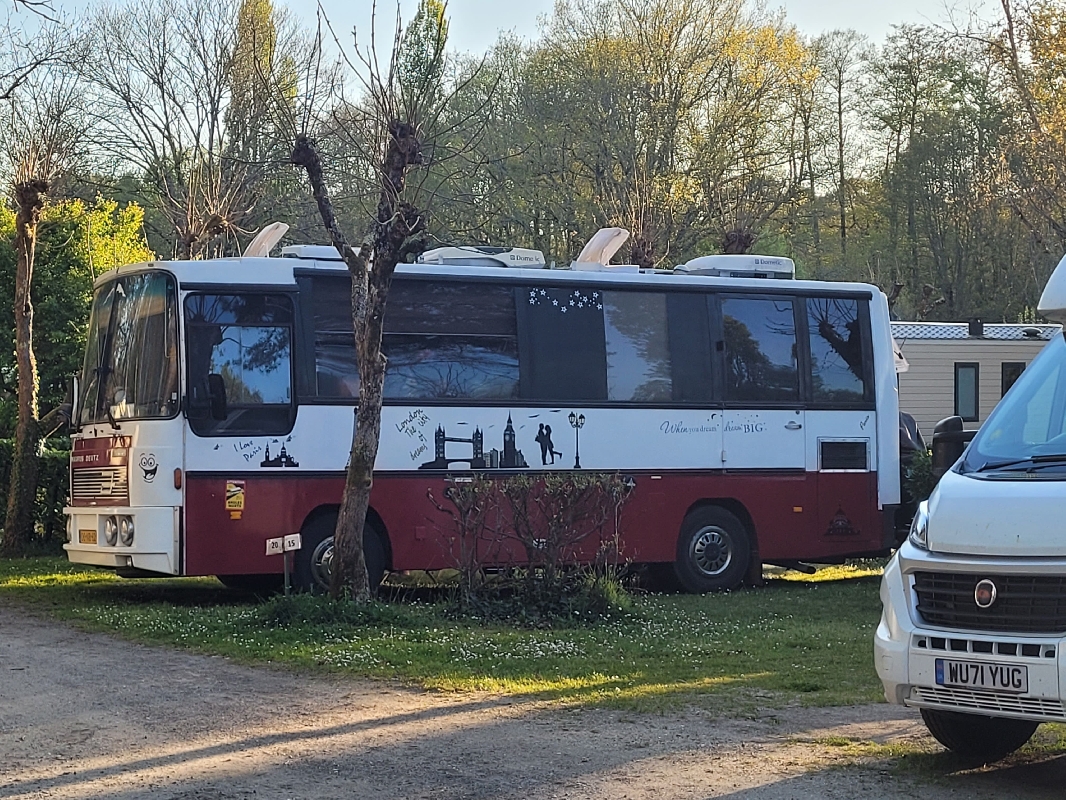 Photo d'un bus sur parcelle